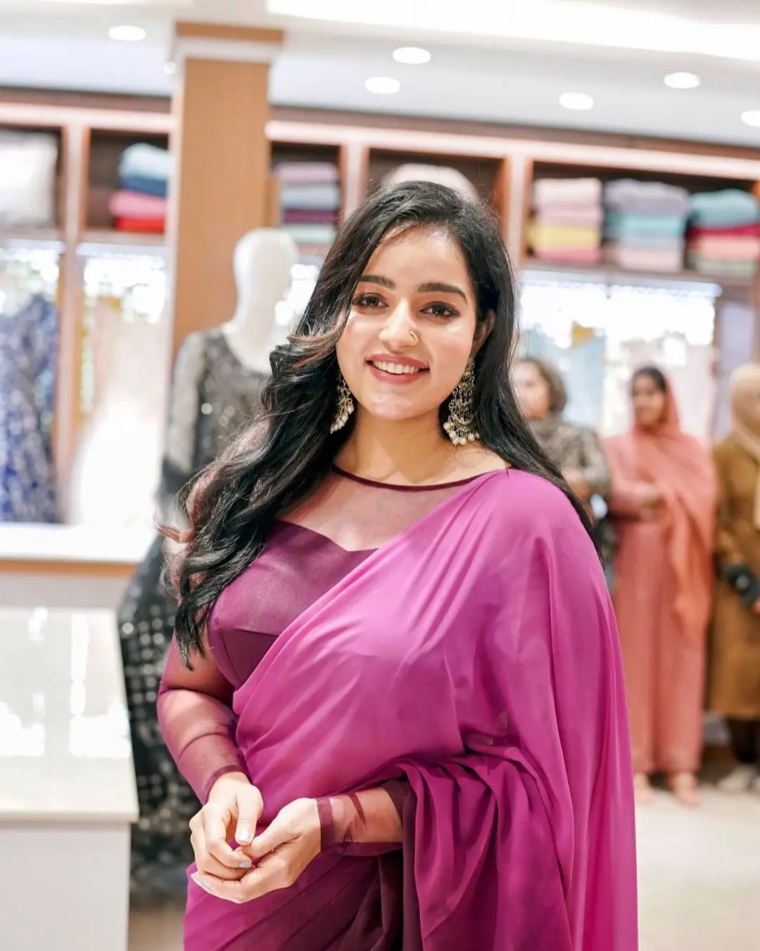 Malavika Menon In South Indian Traditional Pink Saree Maroon Blouse